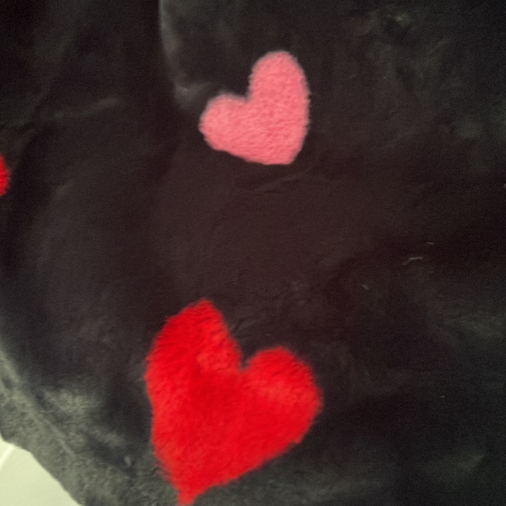 Kate Spade Medium plush robe black with red & pink hearts & pockets! Valentine’s - Picture 7 of 17